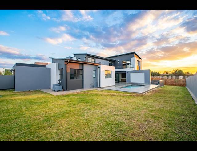 5 BEDROOM HOUSE FOR SALE IN MIDSTREAM HEIGHTS